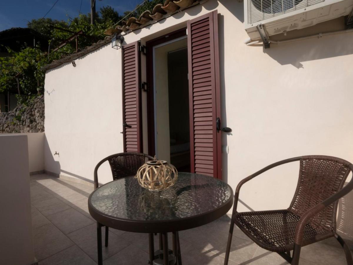 Manto Apartments Lefkada Evgiros Exteriör bild