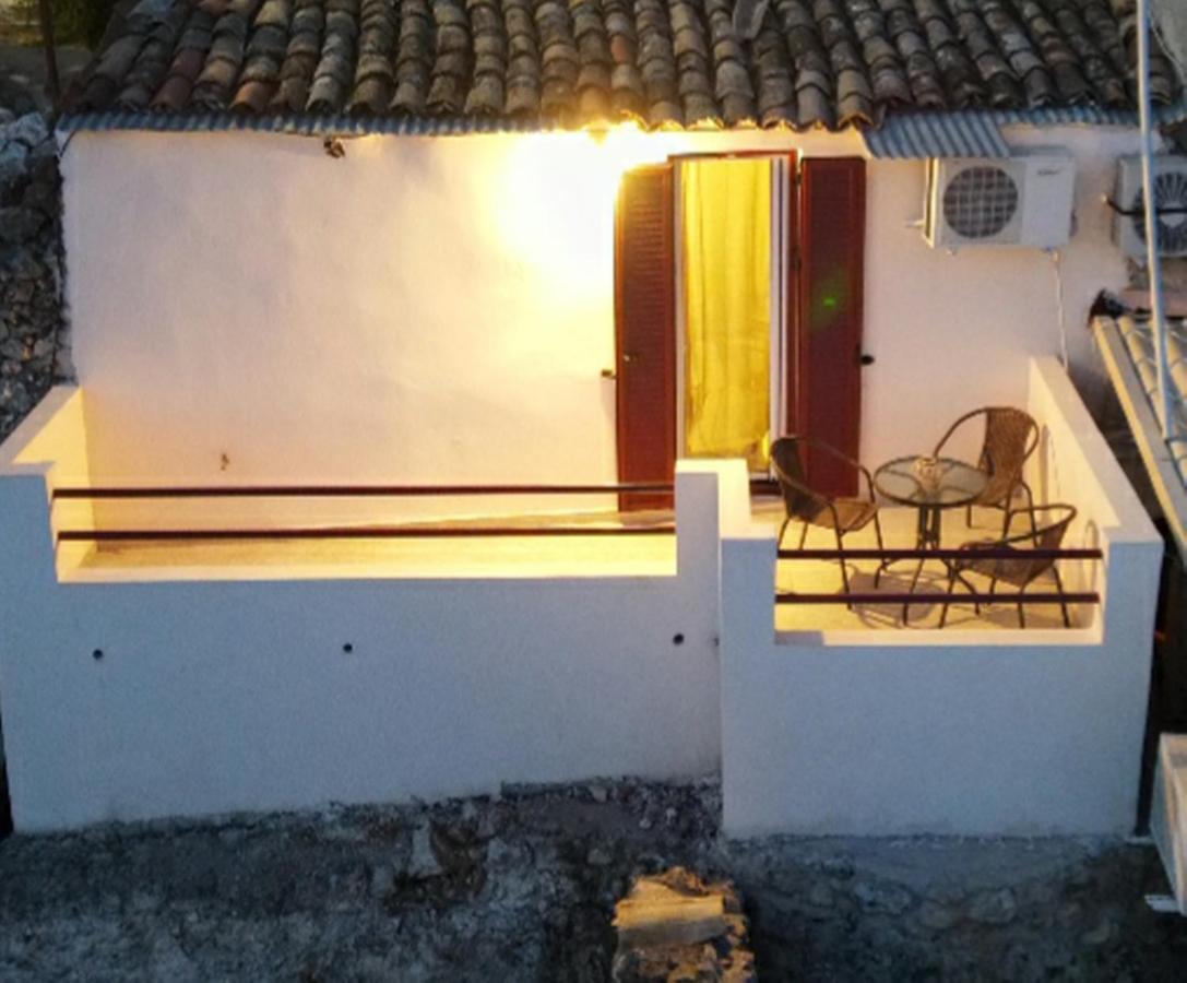 Manto Apartments Lefkada Evgiros Exteriör bild